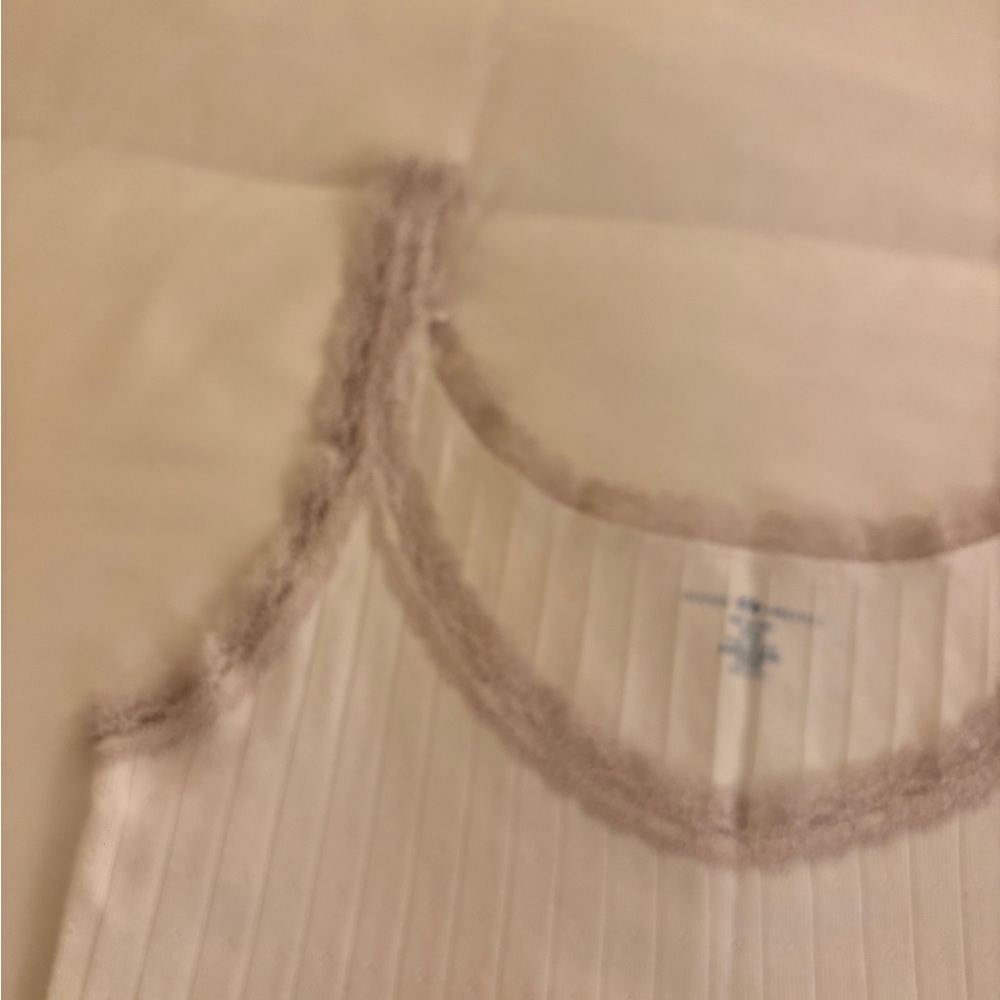 Brandy Melville pointelle lace cami white Chic Cream Lace Trim Tank Top - Picture 2 of 4